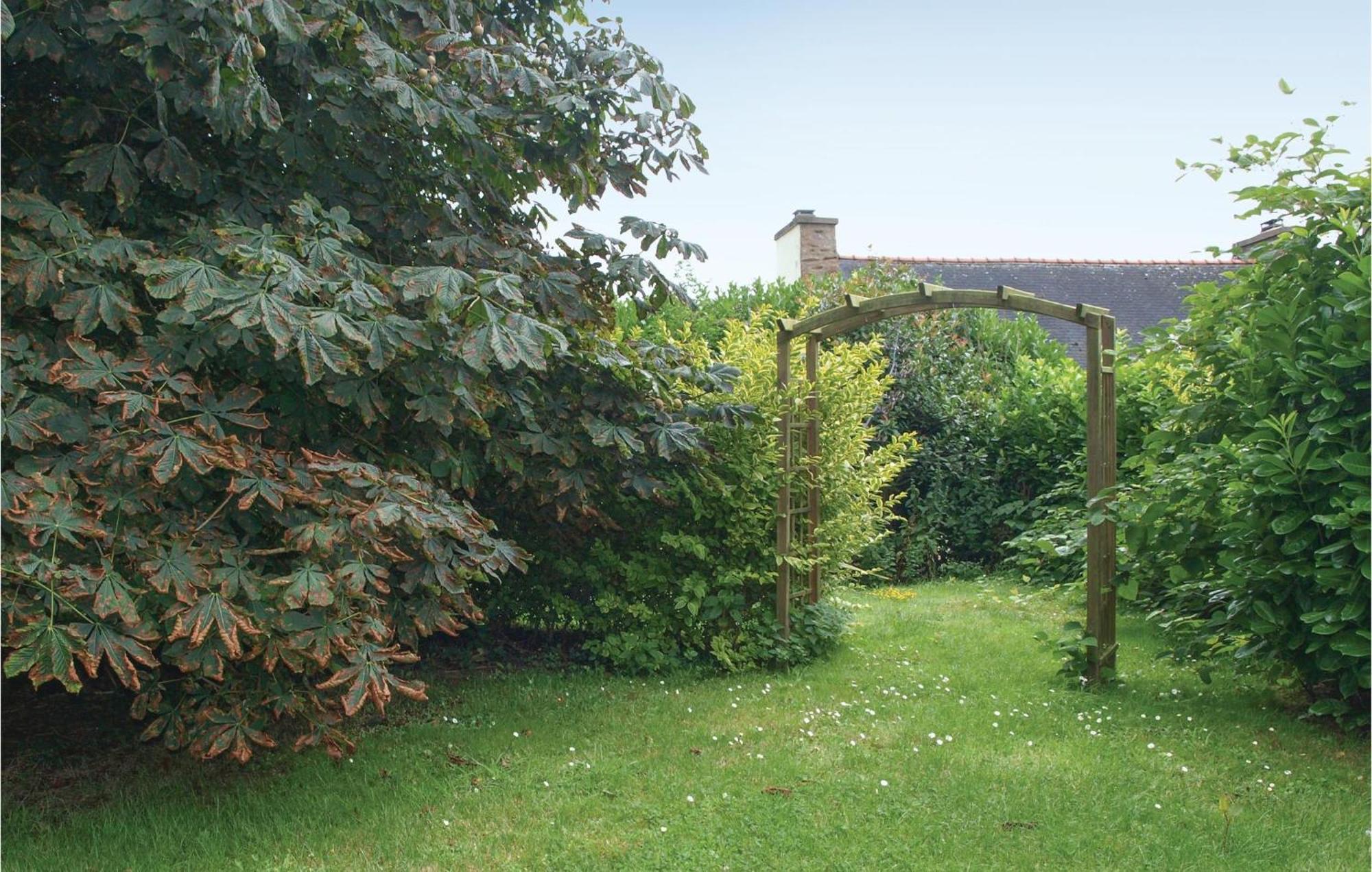 Lovely Home In Le Faouet With Kitchen Bagian luar foto