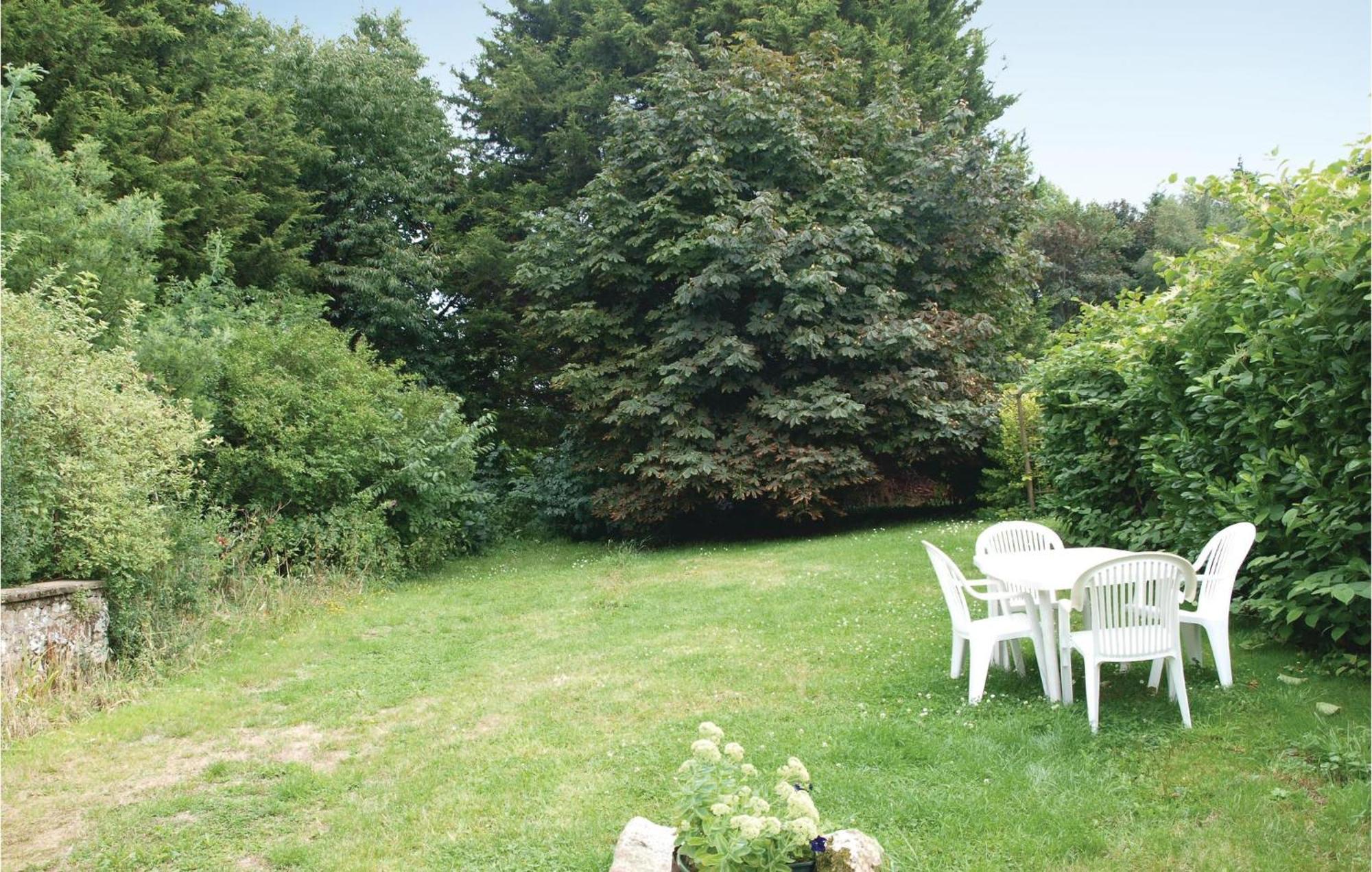 Lovely Home In Le Faouet With Kitchen Bagian luar foto