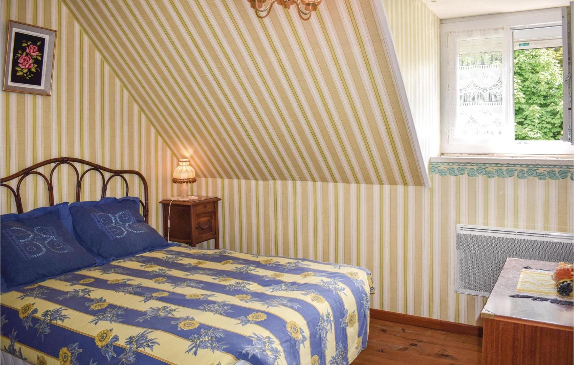 Lovely Home In Le Faouet With Kitchen Bagian luar foto