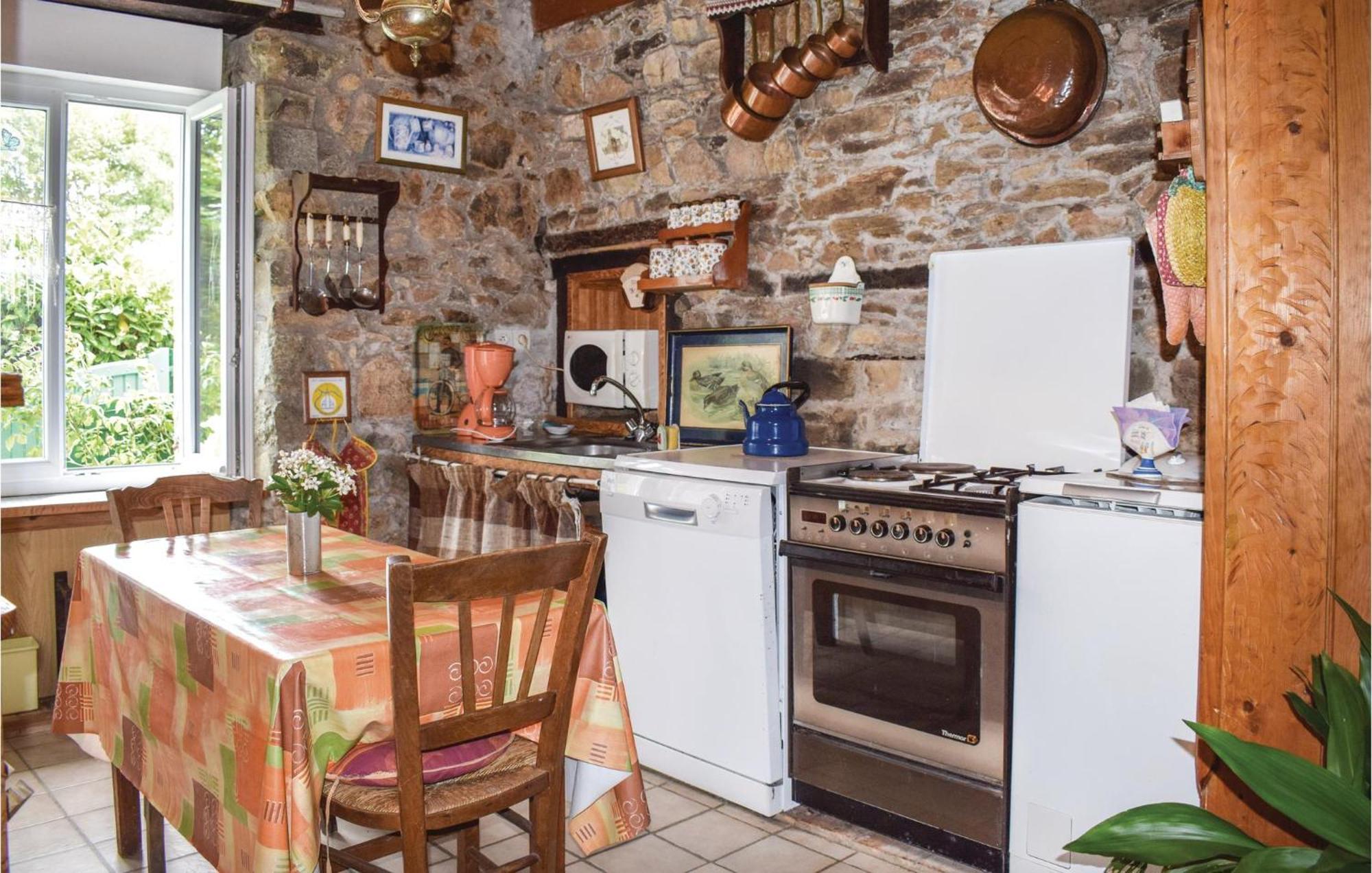Lovely Home In Le Faouet With Kitchen Bagian luar foto